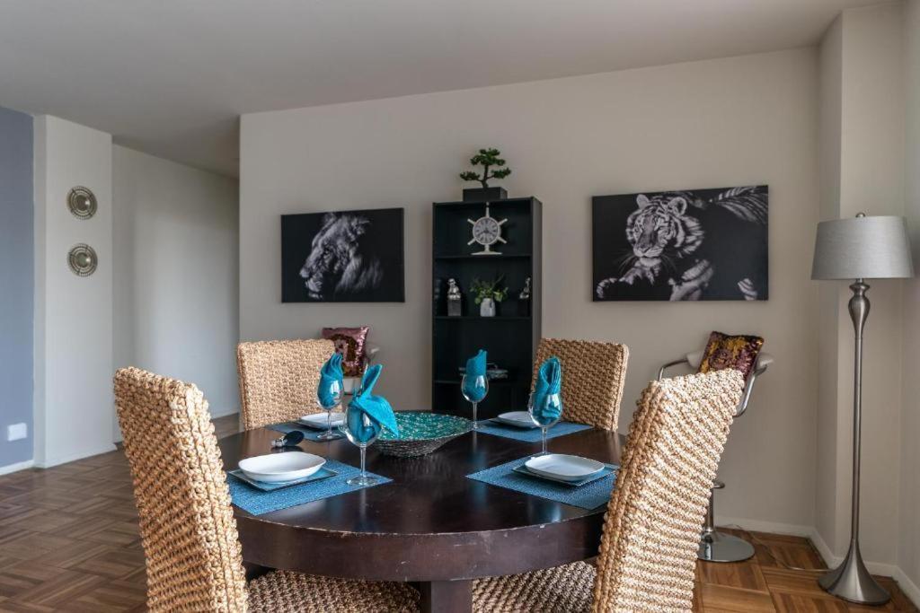 Spacious Charming Condo With Great Views Near The Grove Los Angeles Exterior photo