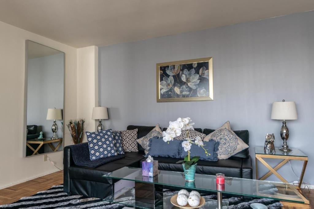 Spacious Charming Condo With Great Views Near The Grove Los Angeles Exterior photo