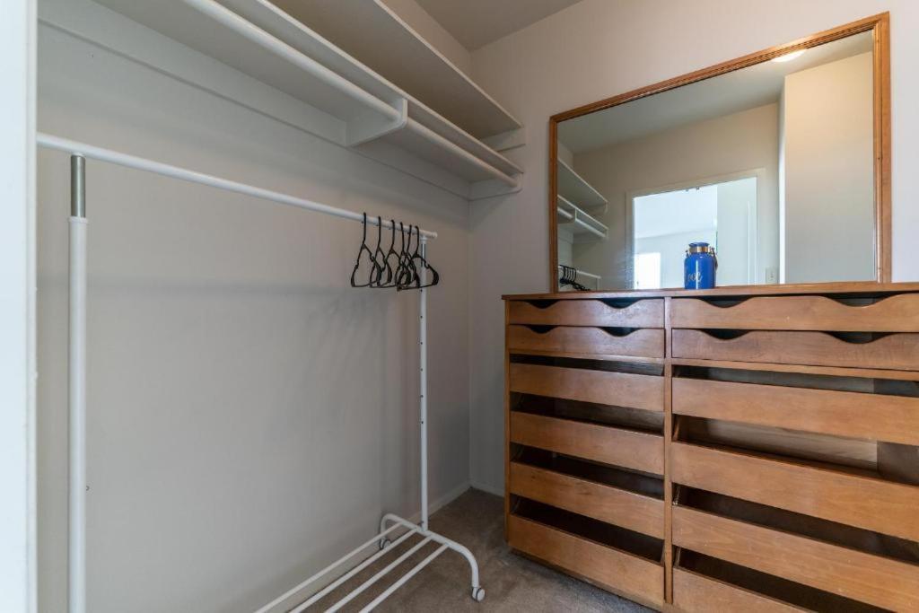 Spacious Charming Condo With Great Views Near The Grove Los Angeles Exterior photo